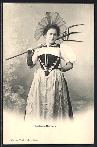 Cartolina frau costume - cartolina, in