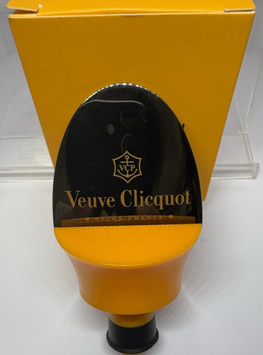 Veuve clicquot champagne - clicquot,