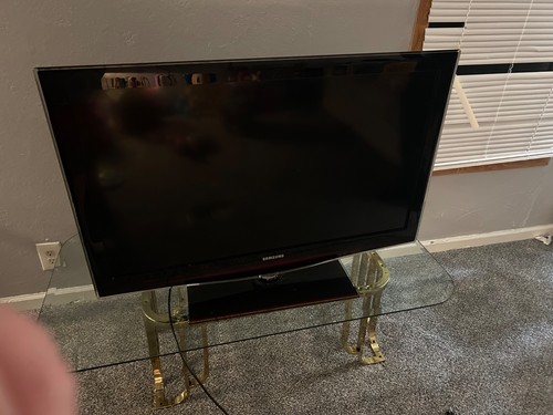 Samsung 40in and used - 40in,