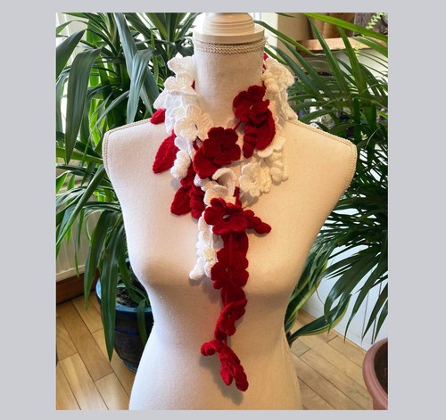 Collana ghirlanda bianco-rossa