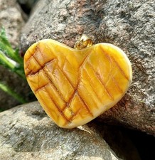 Raro ciondolo in pietra di