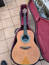 Chitarra elettrica acustica