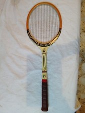 UNA BELLA RACCHETTA DA TENNIS