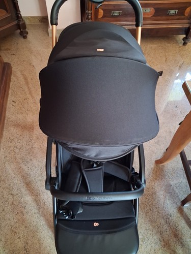 Passeggino leggero pari - pari, a