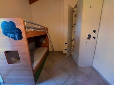 Cameretta bambini (letto a castello, materassi, armadio)