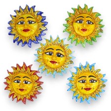 Sole con raggi colorati, in