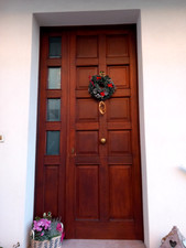 portone d'ingresso marrone