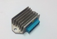 REGOLATORE DI TENSIONE