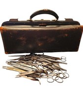 Antica borsa medica con