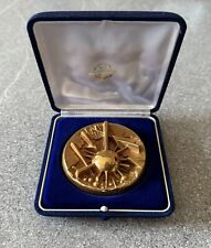 ARNALDO POMODORO MEDAGLIA "IL ROTARY PER L'UOMO" BRONZO DORATO ANNO 1996
