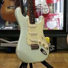 FENDER Classic Stratocaster