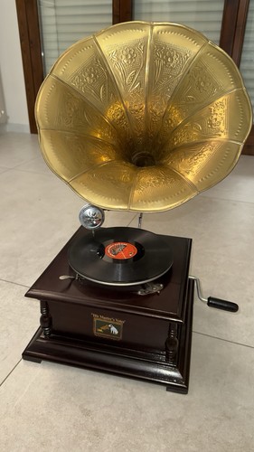 Grammofono con tromba his - con,