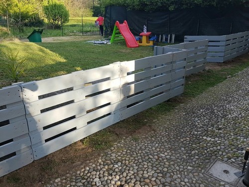 Recinzione bancali bianchi