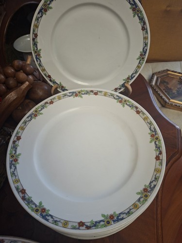 Piatti piani con zuppiera - piatti,