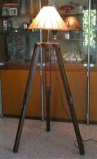 LAMPADA DA TERRA CAVALLETTO VINTAGE ANNI 50 CON  PARALUME  " LEUCOS SARASAR "