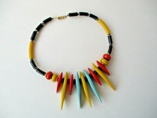 Particolare collana vintage in materiale plastico tipo bachelite anni '50