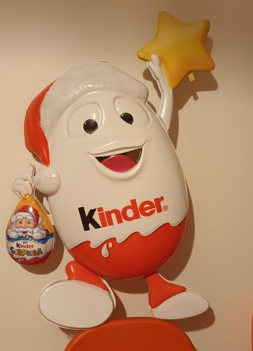 Uovo kinder natalizio gigante - uovo,