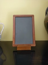 Lavagnetta in ardesia da tavolo vintage, con base in legno