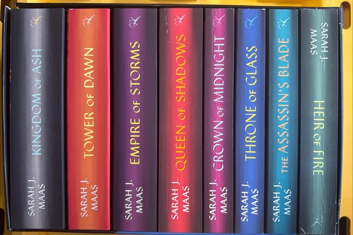 Throne glass paperback box - throne, of