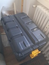 Contenitori in plastica nera con coperchio (uguale al Boxone di Leroy Merlin)