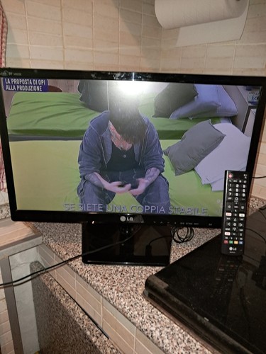 Televisore con telecomando - lg,