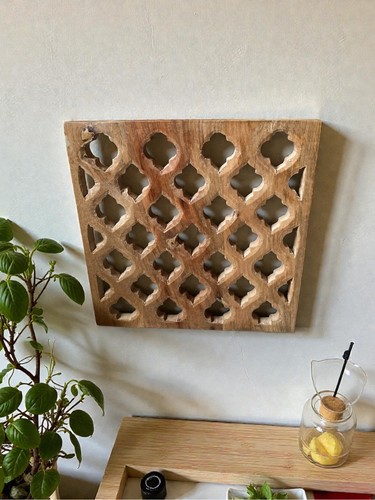 Finestra intagliata legno