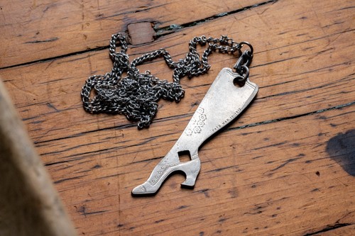 Collana antica apribottiglie