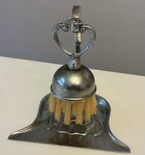 Spazzola e casseruola da