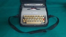 Macchina da scrivere olivetti lettera 35