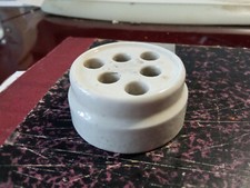 Presa da muro trifase vintage in ceramica bianca. completa