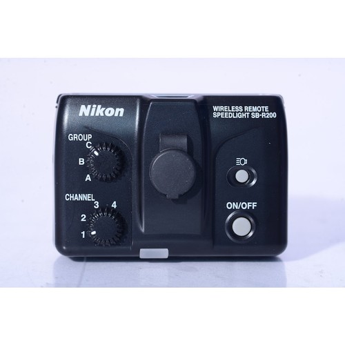 Nikon r200 flash - sb-r200,