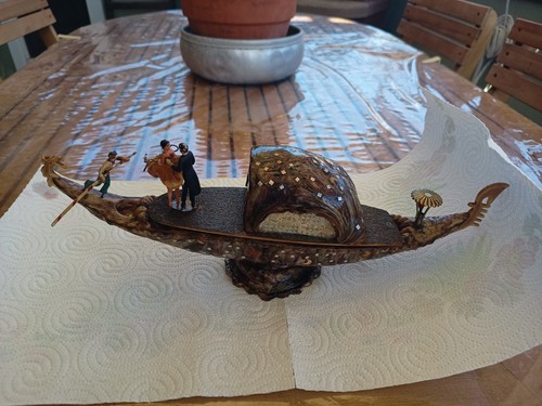 Gondola veneziana con - veneziana,