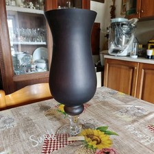 Vaso Alto Scuro su Stelo di Vetro