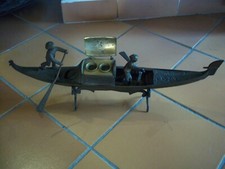 Antico calamaio anni 30 in bronzo a forma di gondola (entra e leggi)