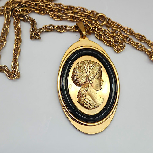 Collana con ciondolo - , cammeo