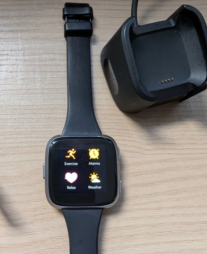 Fitbit versa fb505 smart watch - fitbit,