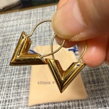 Louis Vuitton Essential V