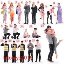 Gonna 1/18 Bambina Scena