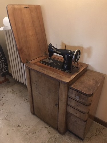 Mobiletto con macchina da - mobiletto,