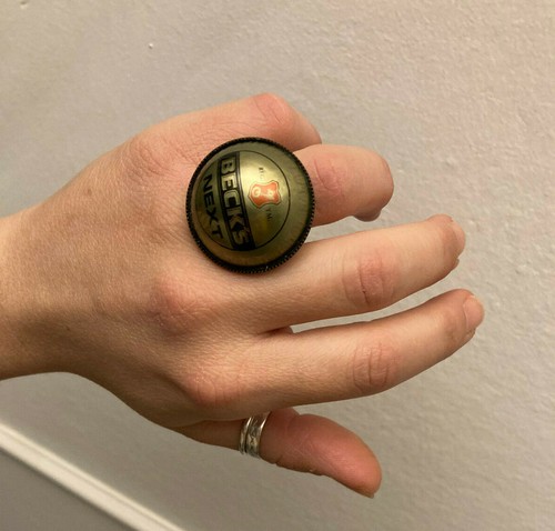 Anello fatto mano con tappi - con,