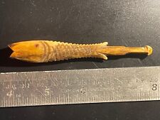 Antico bocchino per sigarette intagliato a mano a forma di Pesce
