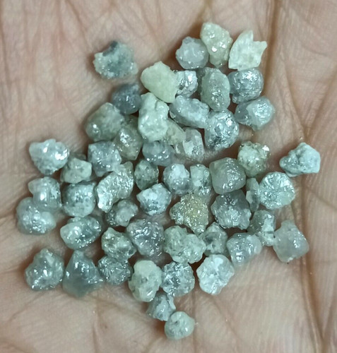 Diamanti grezzi non tagliati