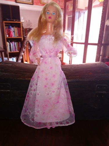 Barbie kissing vintage - kissing,