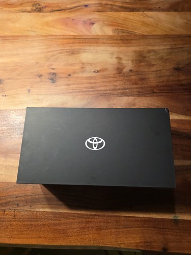 Toyota daruma welcome box - welcome,