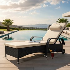 Lettino prendisole in rattan