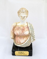 Statua scultura Themis antica