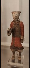 Lanciatore in terracotta policroma. Han, 206 a.C. - 220 d.C., Cina.