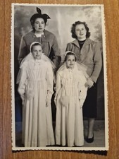 20506. Fotografia cartolina donne con bambine Prima Comunione 1951 italia 14x9
