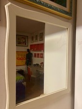 specchio con cornice bianca