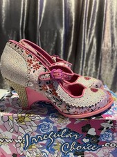 Tacchi astratti con cuori rosa